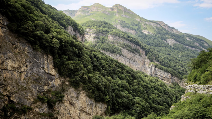 МЧС: погибшие в КБР альпинисты из Перми сорвались на пике Виа-Тау и разбились