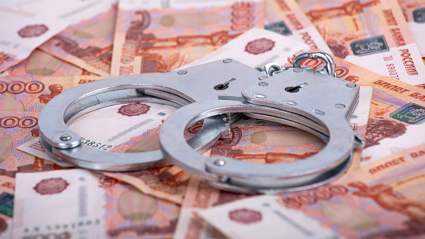 В Екатеринбурге школьный учитель перевёл мошенникам более 10 млн рублей