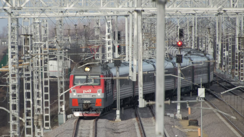 Семь поездов в сообщении с Крымом идут с опозданием до пяти часов