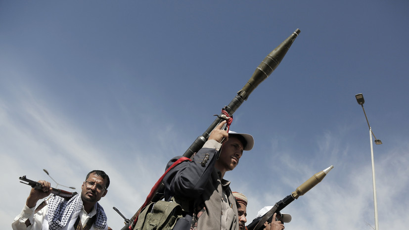 Хуситы атаковали два судна в Красном море