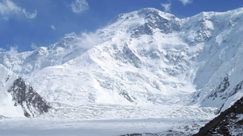 Альпинист: группа Наговициной поднималась на пик Победы одна