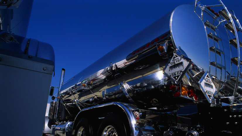 В Приморье в два раза увеличили число бензовозов для ликвидации нехватки топлива