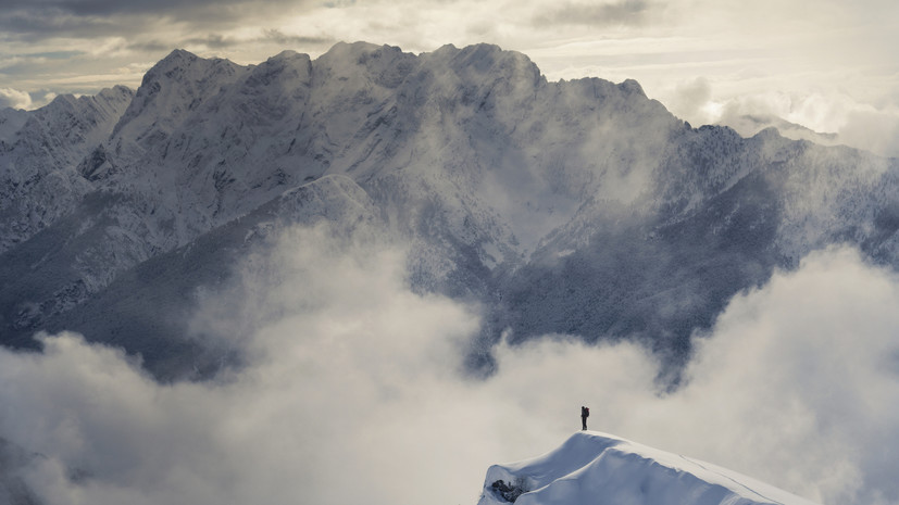Операция по спасению застрявшей на пике Победы альпинистки приостановлена