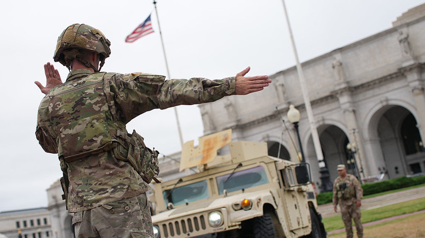 Bloomberg: военным Нацгвардии США в Вашингтоне выдадут оружие