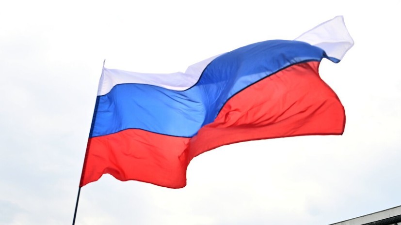 Историк Комаровский рассказал о символическом значении российского триколора