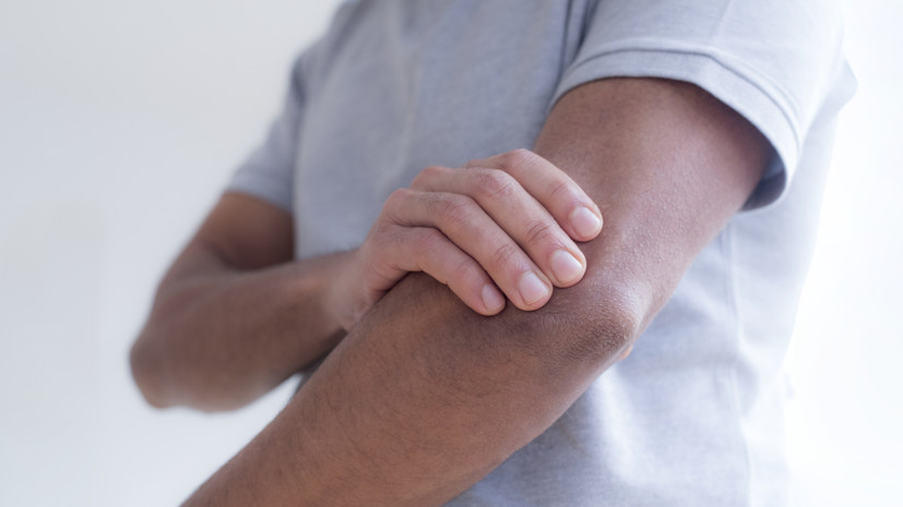 Врач Кононыхин назвал боль в суставах признаком ревматических заболеваний