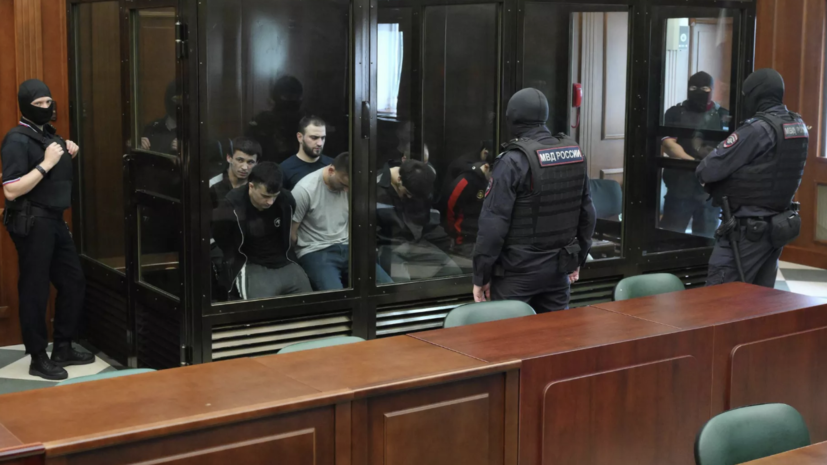 ТАСС: сотрудники ДПС более 30 раз стреляли по машине террористов из «Крокуса»