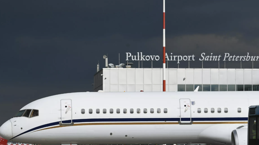 Пассажиры в Пулково рассказали RT о вылетах и об обстановке в аэропорту
