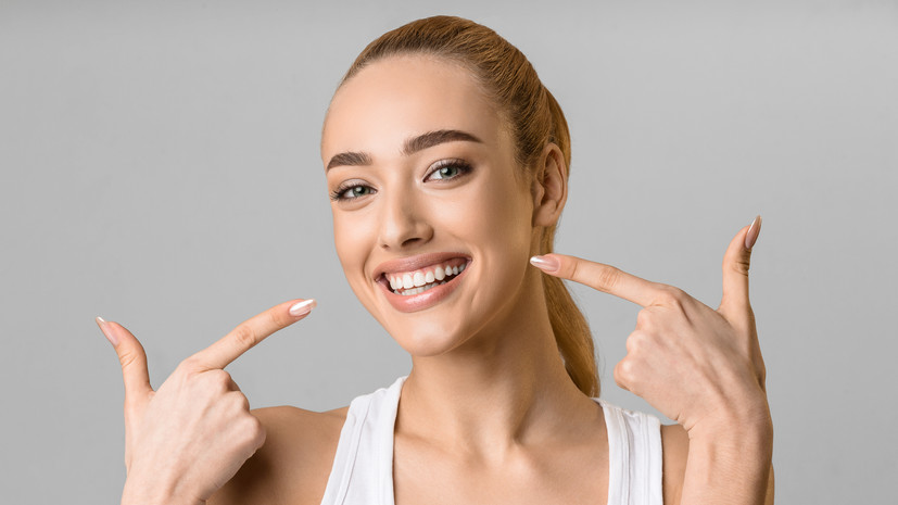 Ортодонт назвал стабильность главным преимуществом домашнего отбеливания зубов