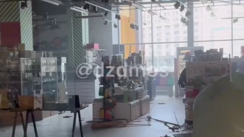 ТАСС: в результате ЧП в Детском мире в Москве погиб один человек