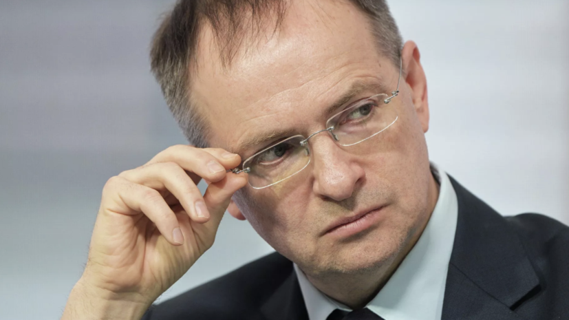 Мединский: учебники РВИО позволят украинским пленным провести время с пользой