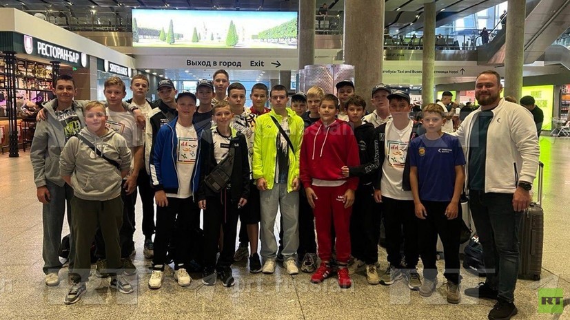 Застрявшие в аэропорту Калининграда подростки долетели до Петербурга