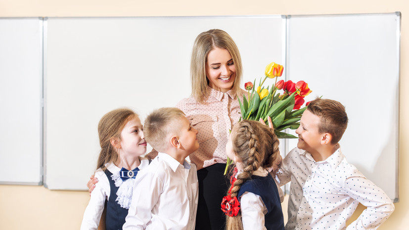 Маркетолог Караванов предложил подбирать для учителей оригинальные подарки