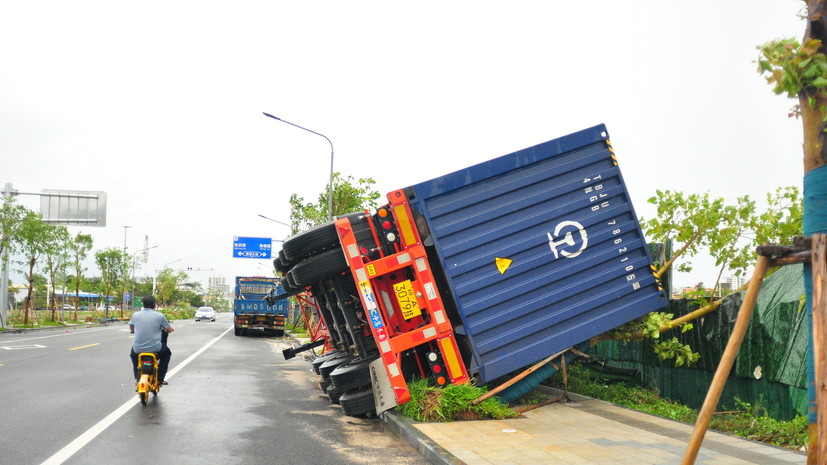 Во Вьетнаме эвакуируют местных жителей из-за надвигающегося тайфуна «Кадзики»