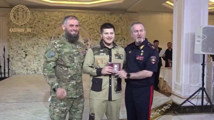 Адама Кадырова наградили медалью «Защитник Чеченской Республики»