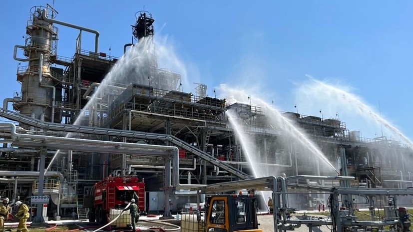 В Ростовской области потушили пожар на Новошахтинском НПЗ после атаки 21 августа