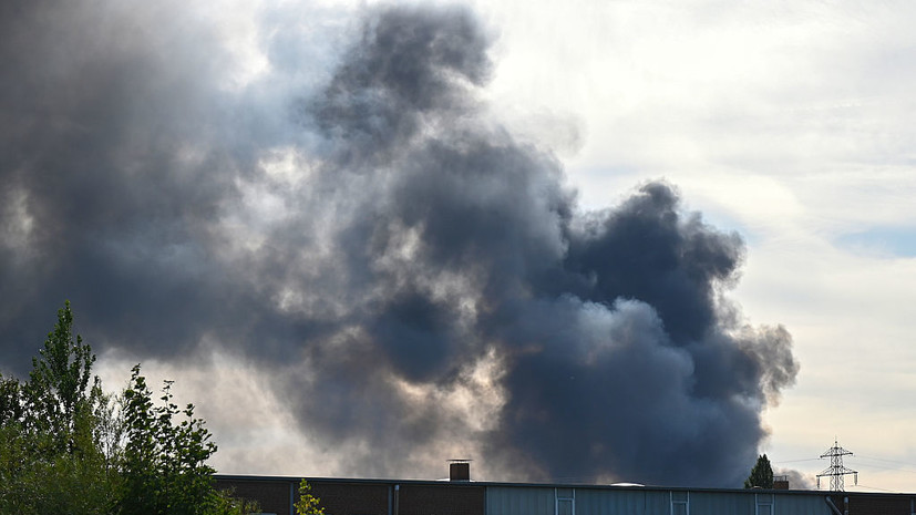 Bild: пять человек пострадали при пожаре на складе в портовой зоне Гамбурга