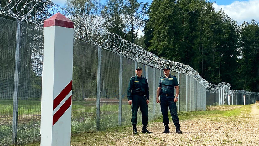 Пуятс: погранслужба Латвии под угрозой увольнения запрещает общаться на русском