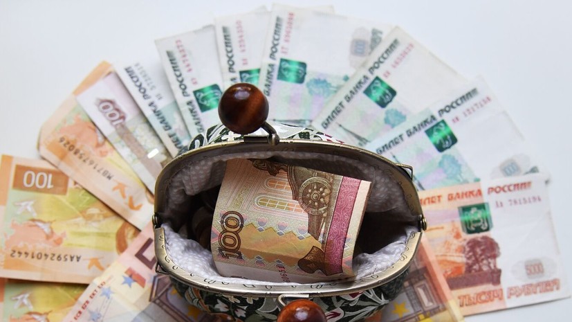 В Госдуме предложили ввести ежегодную выплату учителям к 1 сентября