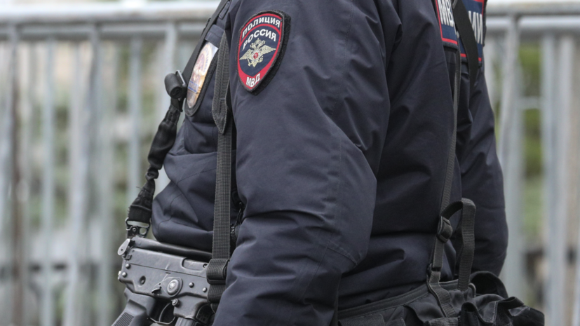 Юрист объяснил, почему полиция не открыла огонь при задержании мужчины с ножом