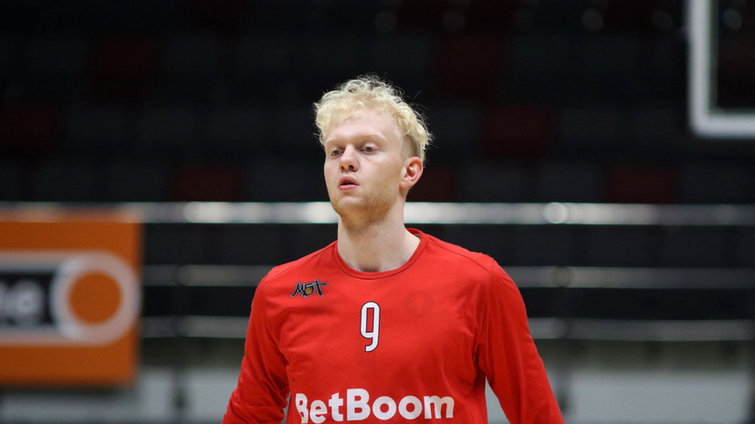 Невеста баскетболиста Касаткина разрыдалась после оглашения приговора суда Парижа