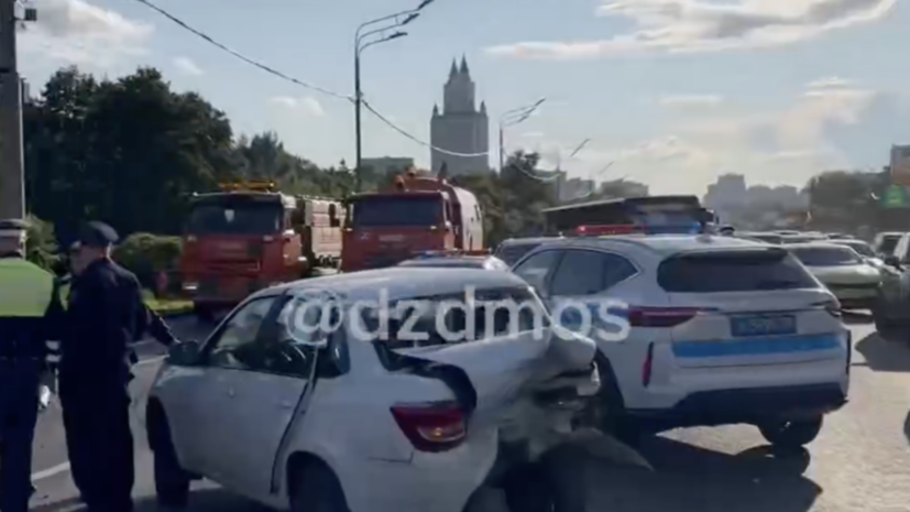 В результате ДТП на Кутузовском проспекте в Москве пострадали три человека