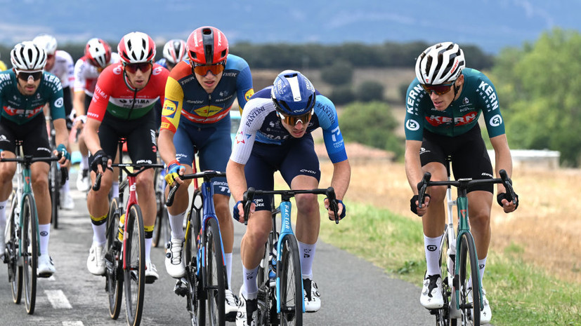 Пропалестинские активисты перекрыли дорогу велокоманде из Израиля на «Вуэльте Испании»