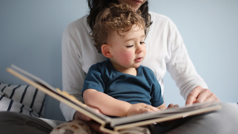Психолог назвала полезным совместное чтение книг с ребёнком