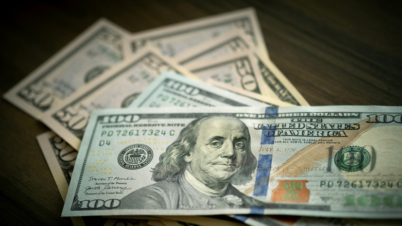 Экономист Зельцер: курс доллара в начале сентября может составить 82 рубля