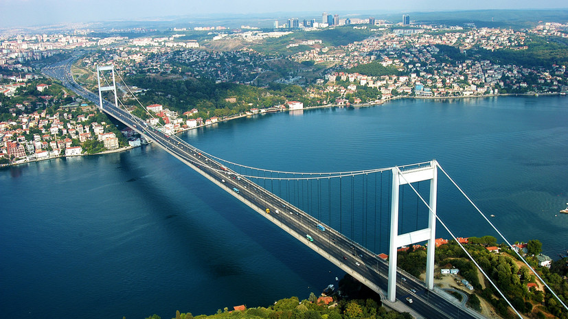 В проливе Босфор продолжают поиски пловца Свечникова