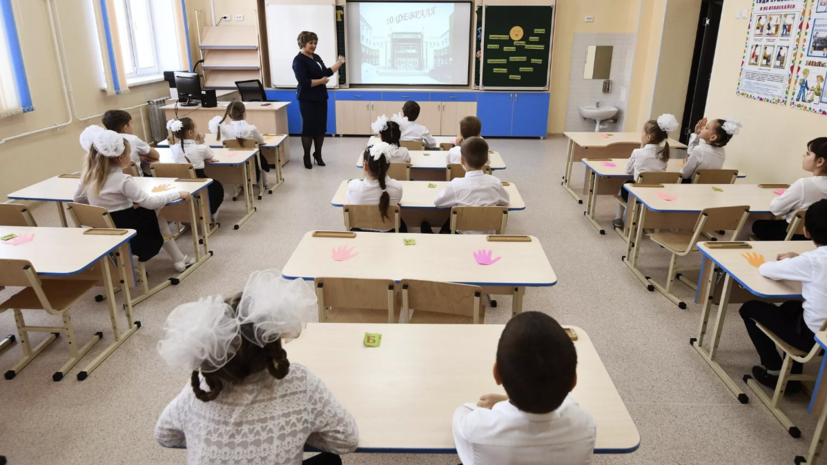 В Москве с 1 сентября повысят оклады и зарплату педагогам