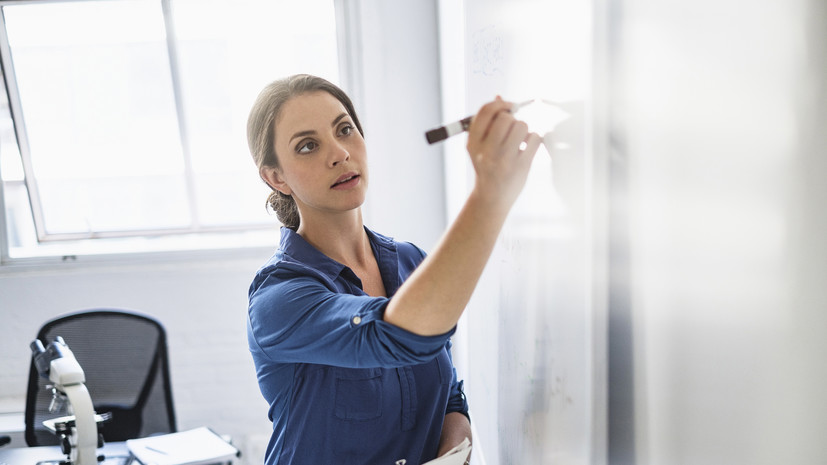 В школы Омской области трудоустроят 800 молодых учителей