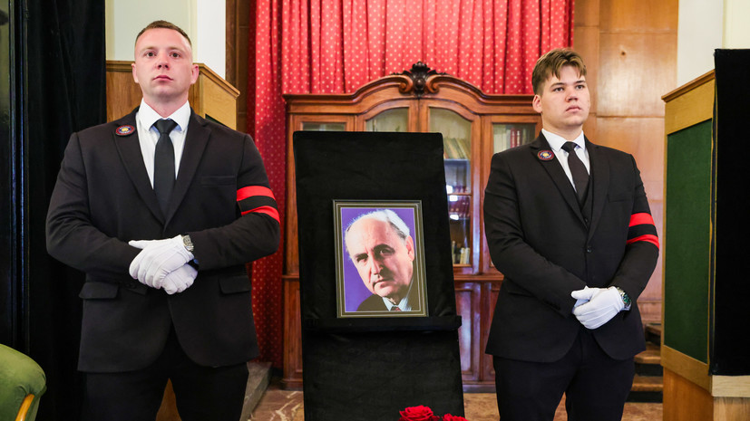 Режиссёра Ускова похоронили на Троекуровском кладбище