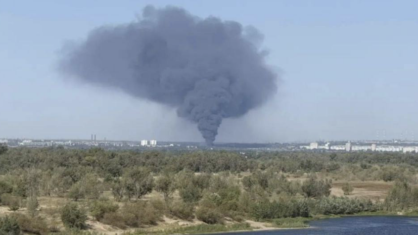 Площадь пожара на рынке в Волгоградской области достигла 3000 квадратных метров