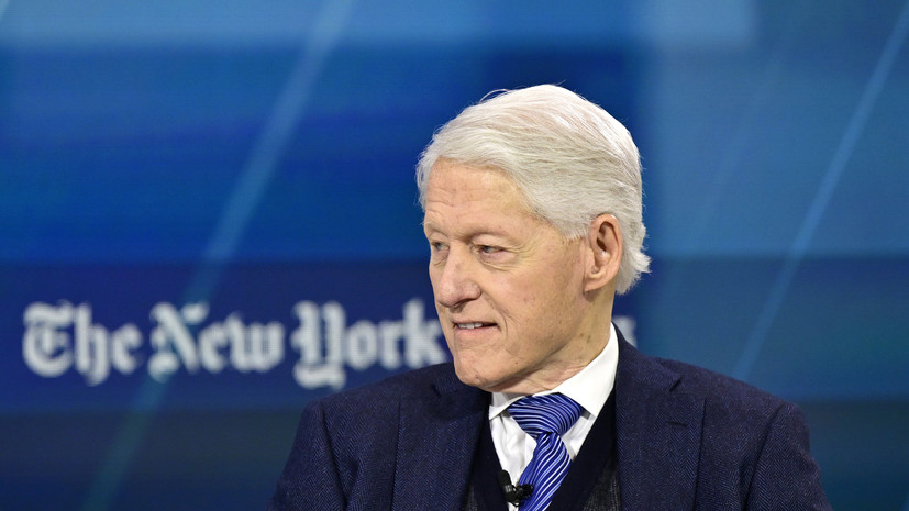 NYP: Билл Клинтон был замечен с переносным дефибриллятором в аэропорту