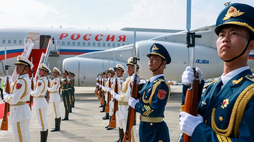 В Китае Путина встретили почётным караулом