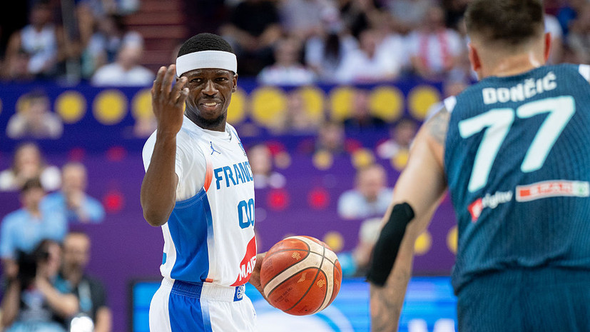 Франсиско спровоцировал потасовку, забросив лэй-ап без сопротивления на последней секунде