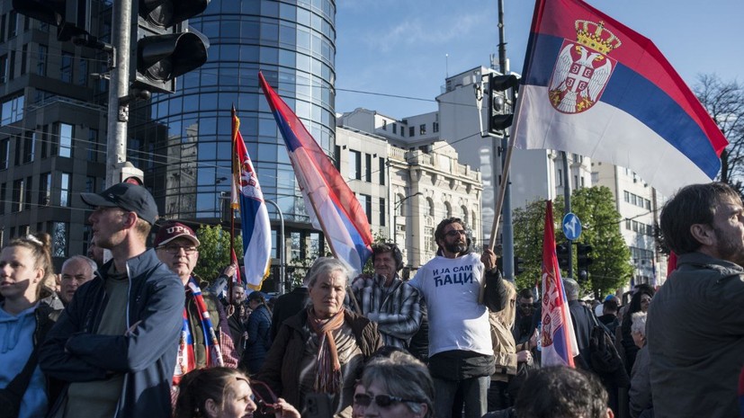 Акции против протестов и в поддержку властей проходят в 100 городах Сербии