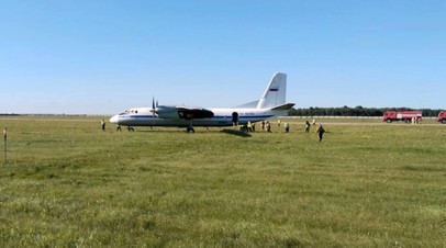 В Тюмени Ан-24 выкатился за пределы ВВП в аэропорту