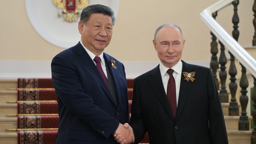 Путин коротко пообщался с Си Цзиньпином и Моди перед началом саммита ШОС