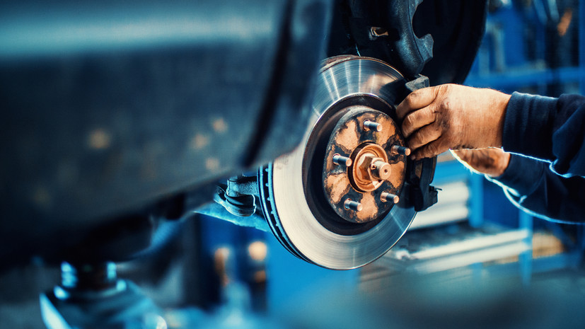 Автоэксперт Николаевич посоветовал проверять работу аккумулятора и тормозов после лета