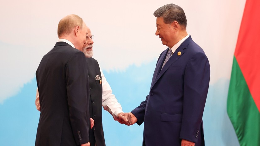 Профессор Дизен раскрыл смысл совместной фотографии Путина, Моди и Си Цзиньпина