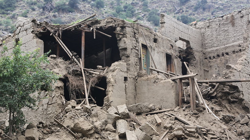 AP: число погибших при землетрясении в Афганистане выросло до 900