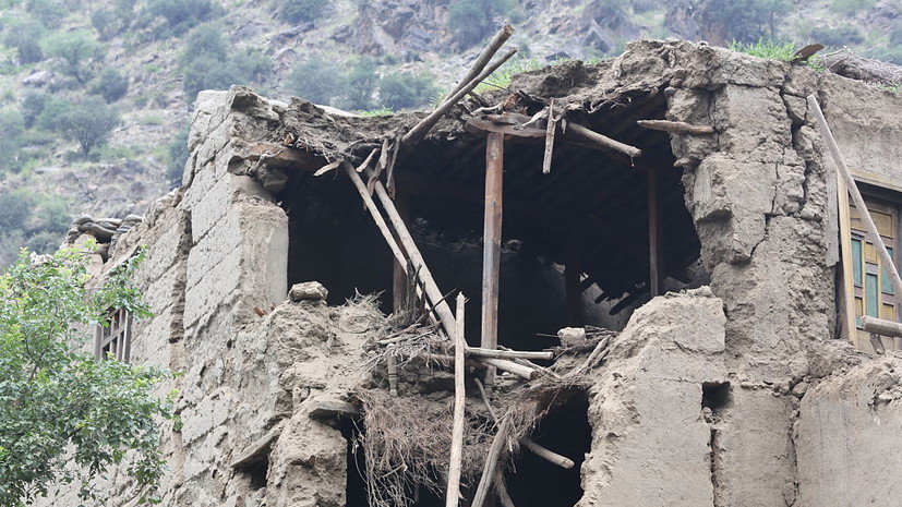 TOLOnews: сотни людей остаются под завалами после землетрясения в Афганистане