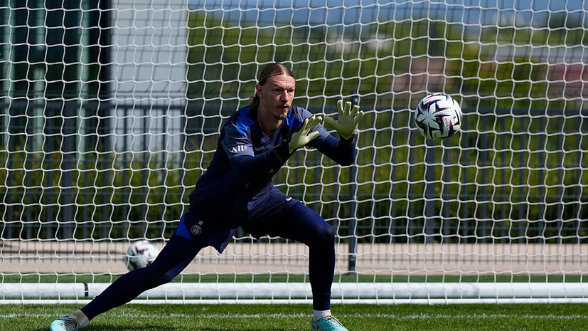 Сафонов столкнулся со сложностями при перелёте из Парижа в Москву