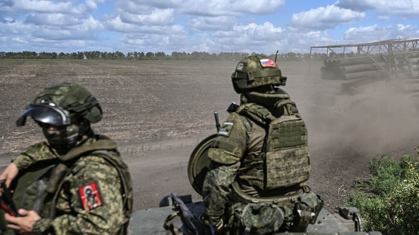 Российские военные захватили оружие и амуницию уничтоженных боевиков «Азова»