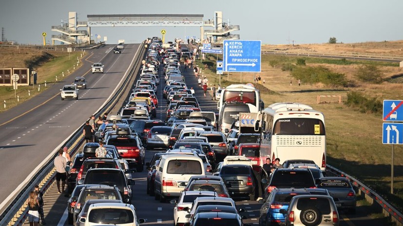 На Крымском мосту перекрыли движение автотранспорта