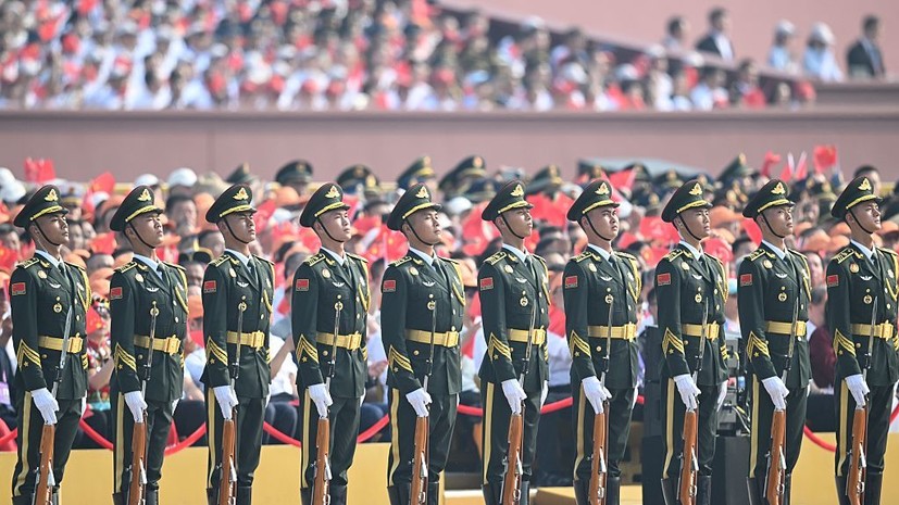 RT: появились кадры с военного парада в Пекине