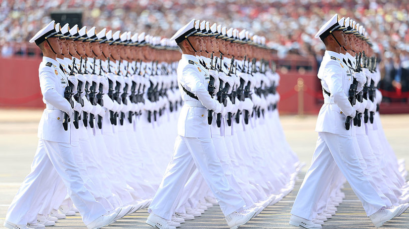 Ruptly публикует кадры с трибуны на военном параде в Пекине