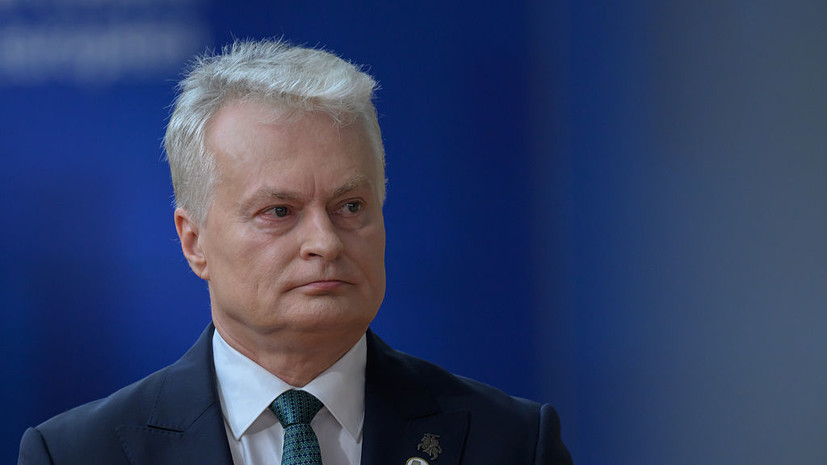 В Вильнюсе беспилотник помешал посадке лайнера президента Литвы Науседы